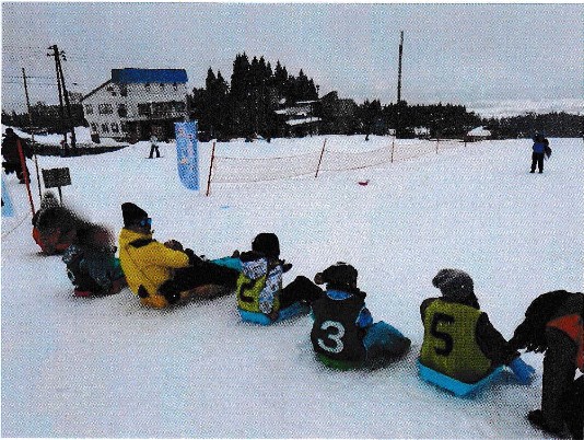 児童の冬行事 (雪遊び、スキー、スノーボード)